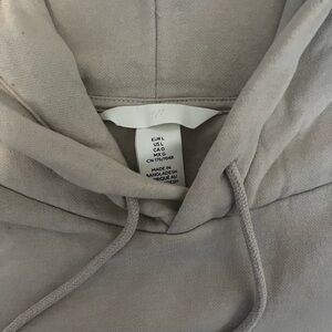 H&M light brown sweatshirt